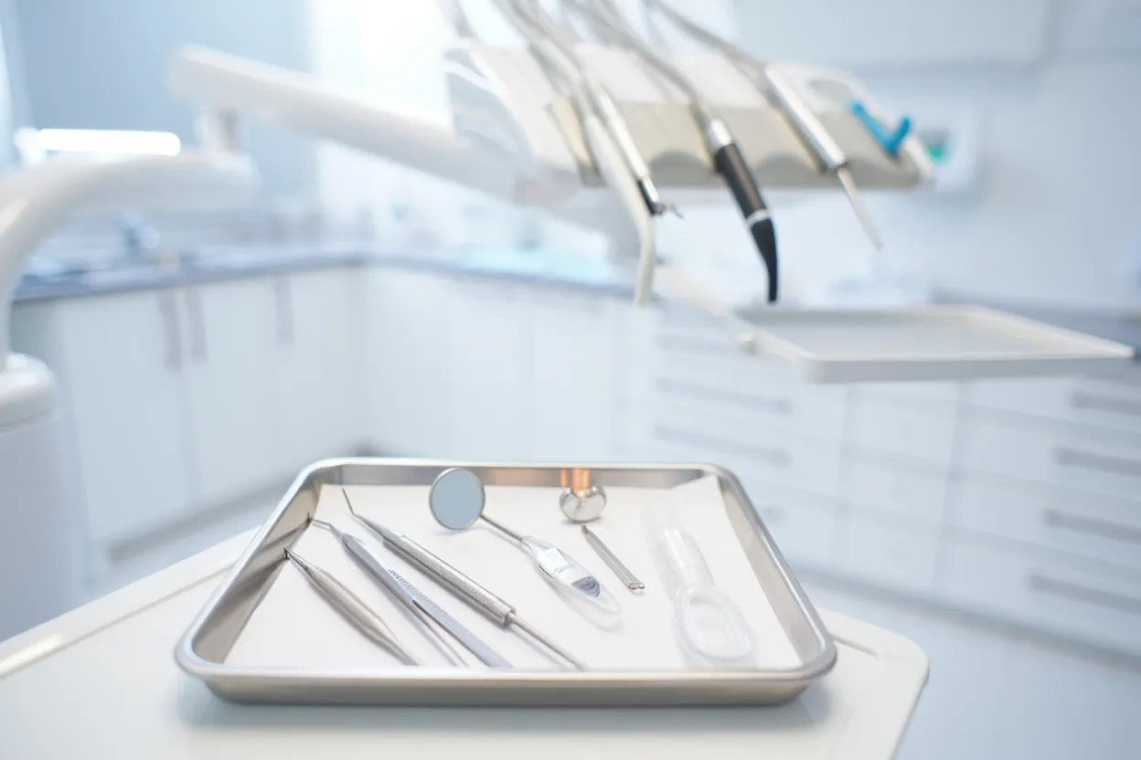 Outils dentiste pour dents pourries.